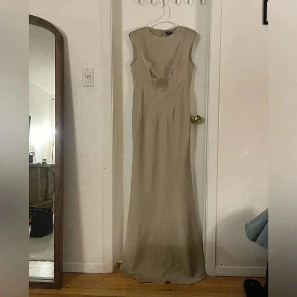 Karen Millen Satin Back Crepe Strong Shoulder Woven Maxi Dress - Picture 2 of 5